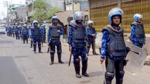 Read more about the article Fresh violence erupts in Bengal: Police vehicles torched, many injured