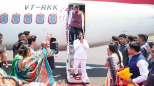 Read more about the article Eknath Shinde calls himself ‘pilot’ of Maharashtra’s development flight, takes swipe at MVA