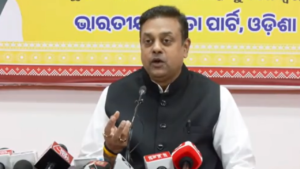 Read more about the article ‘Sonia, Rahul Gandhi are modern day dacoits’: BJP says National Herald is ‘blatant robbery’ case