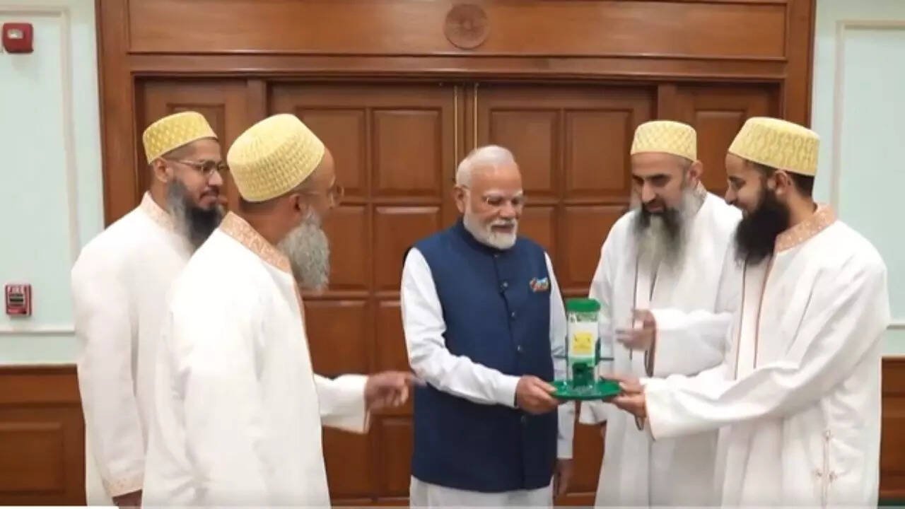 You are currently viewing Dawoodi Bohra leaders meet PM Modi, express support for Waqf Amendment Act