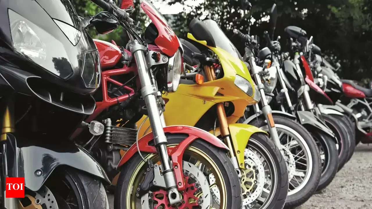 You are currently viewing Safety first: Govt mulls mandatory ABS for all two-wheelers above 50cc