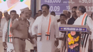Read more about the article CM Siddaramaiah makes slapping gesture at police officer after losing cool over disruption in rally