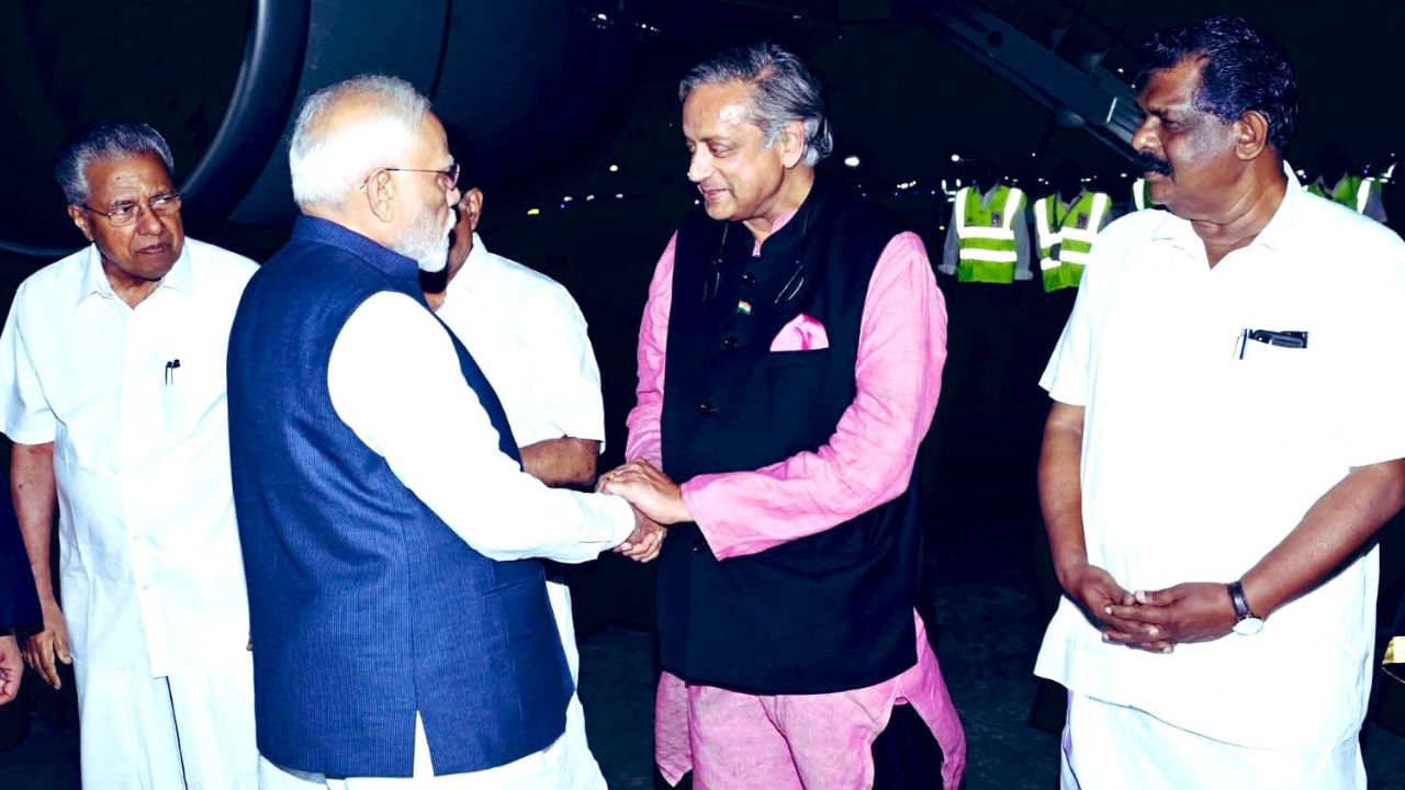 You are currently viewing ‘Managed to land in time’: Shashi Tharoor welcomes PM Modi in Thiruvananthapuram ahead of Vizhinjam port commissioning