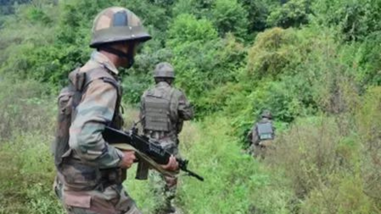 You are currently viewing Pakistan breaches truce along LoC in 5 J&K districts
