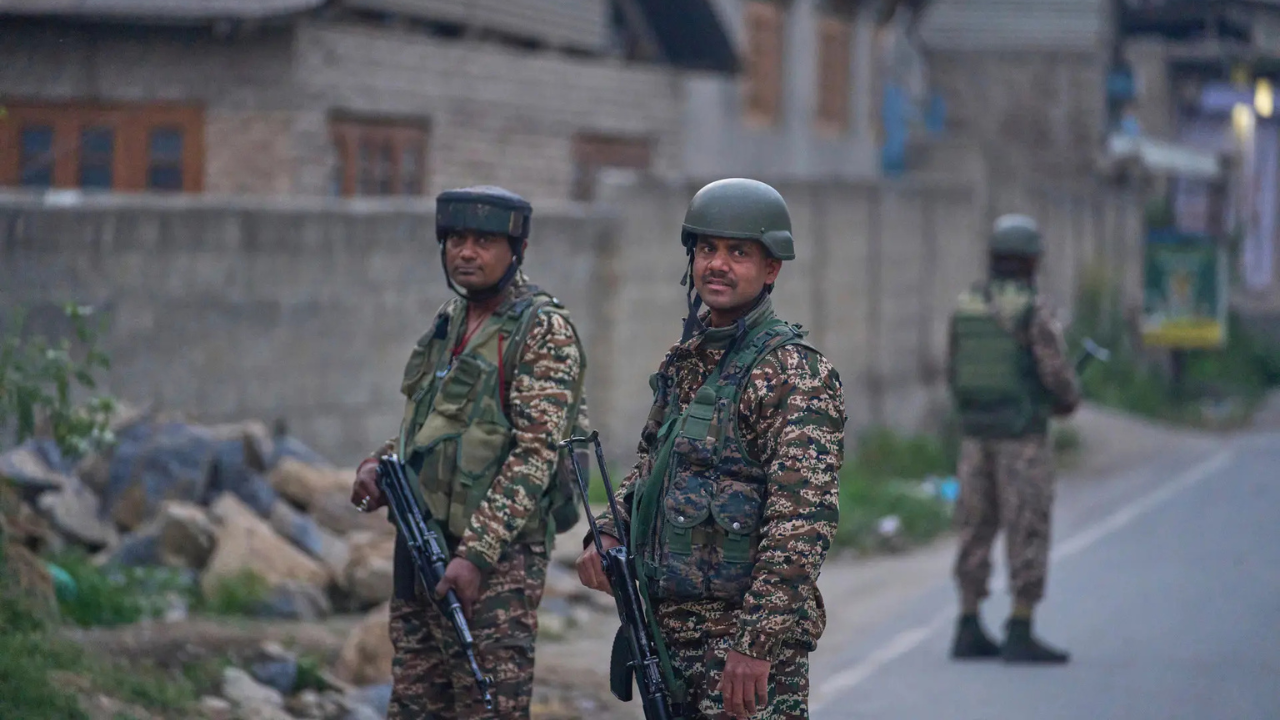 You are currently viewing Hostility level still low, Pakistan may not hit N-button yet: Experts