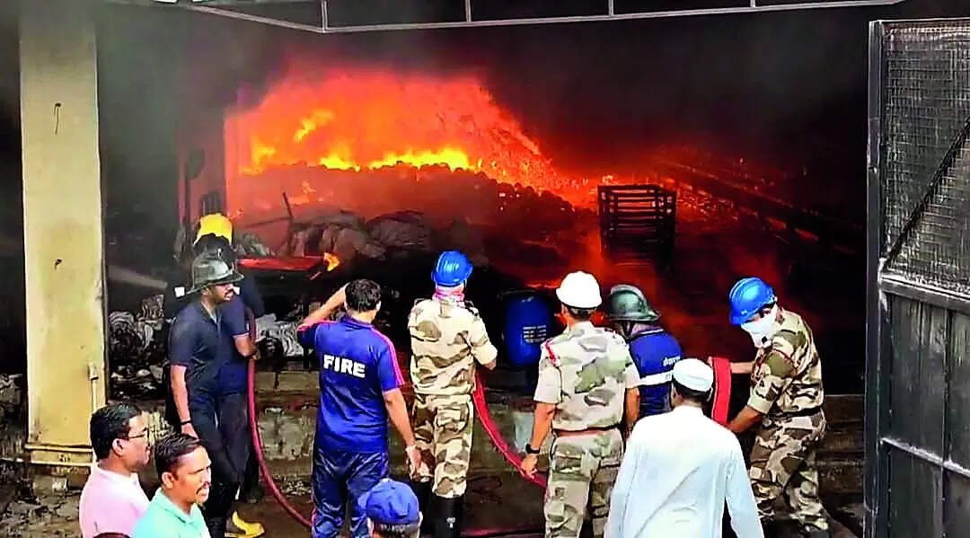 You are currently viewing Factory owner, 87, toddler grandson among 8 killed in Maha factory blaze