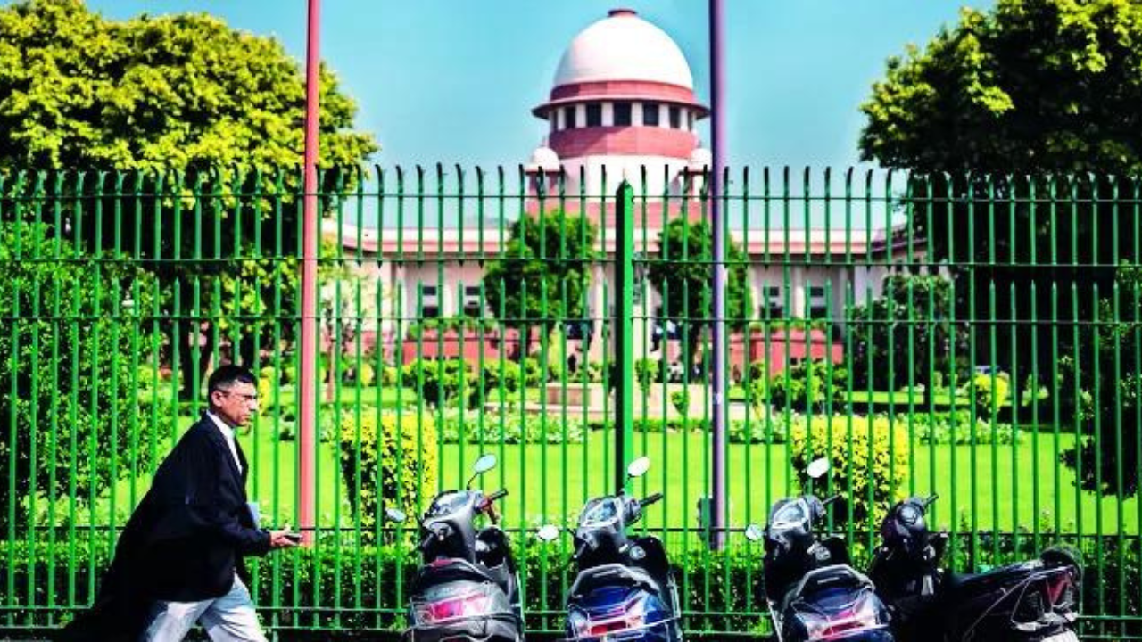 You are currently viewing Centre urges SC to confine waqf hearing to three issues, Sibal-Singhvi oppose ‘piecemeal hearing’