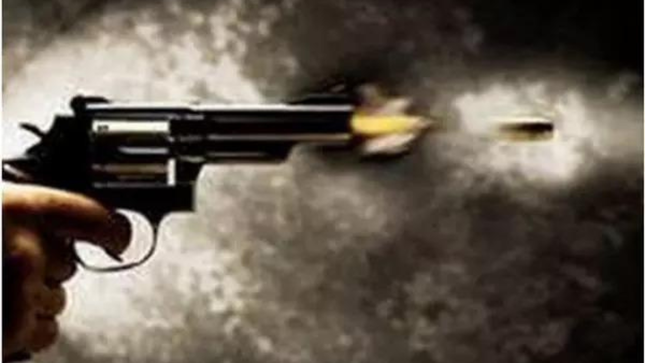 You are currently viewing Teen accidentally shoots herself with pal’s gun in Maharashtra