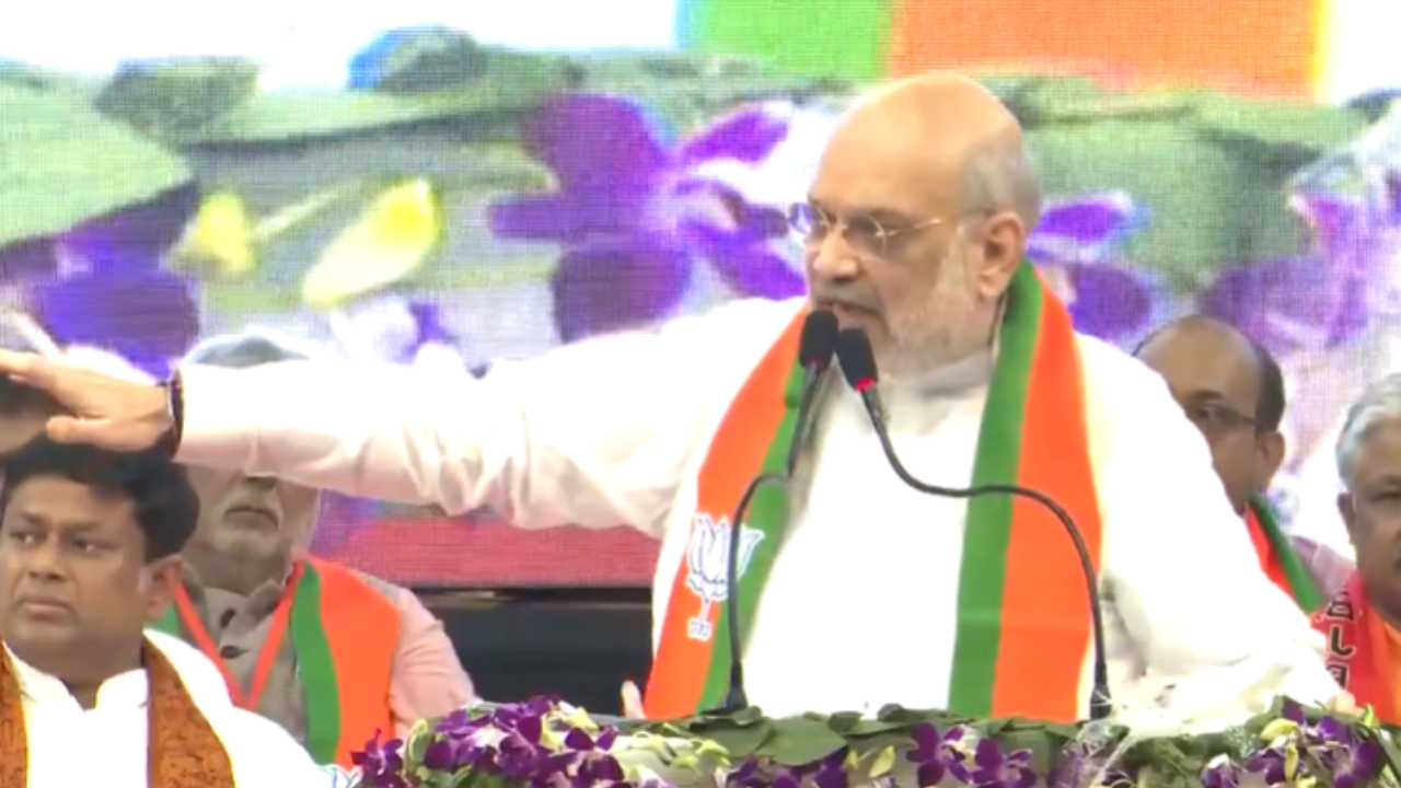 You are currently viewing ‘Hundreds of BJP workers killed after Mamata became CM’: Amit Shah takes on TMC chief