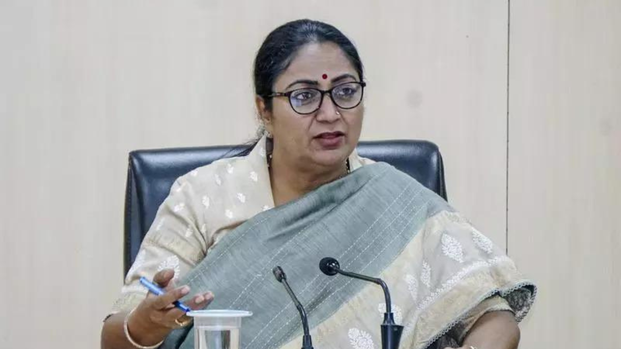 Read more about the article 5 media vehicles trailing Delhi CM’s convoy crash near Haridwar
