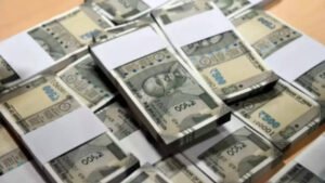 Read more about the article Rs 500 notes to be discontinued? PIB calls viral claim fake; YouTube video behind panic