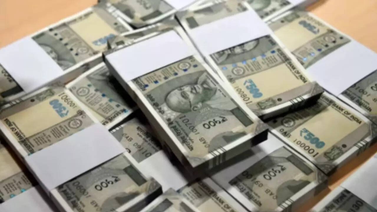 You are currently viewing Rs 500 notes to be discontinued? PIB calls viral claim fake; YouTube video behind panic