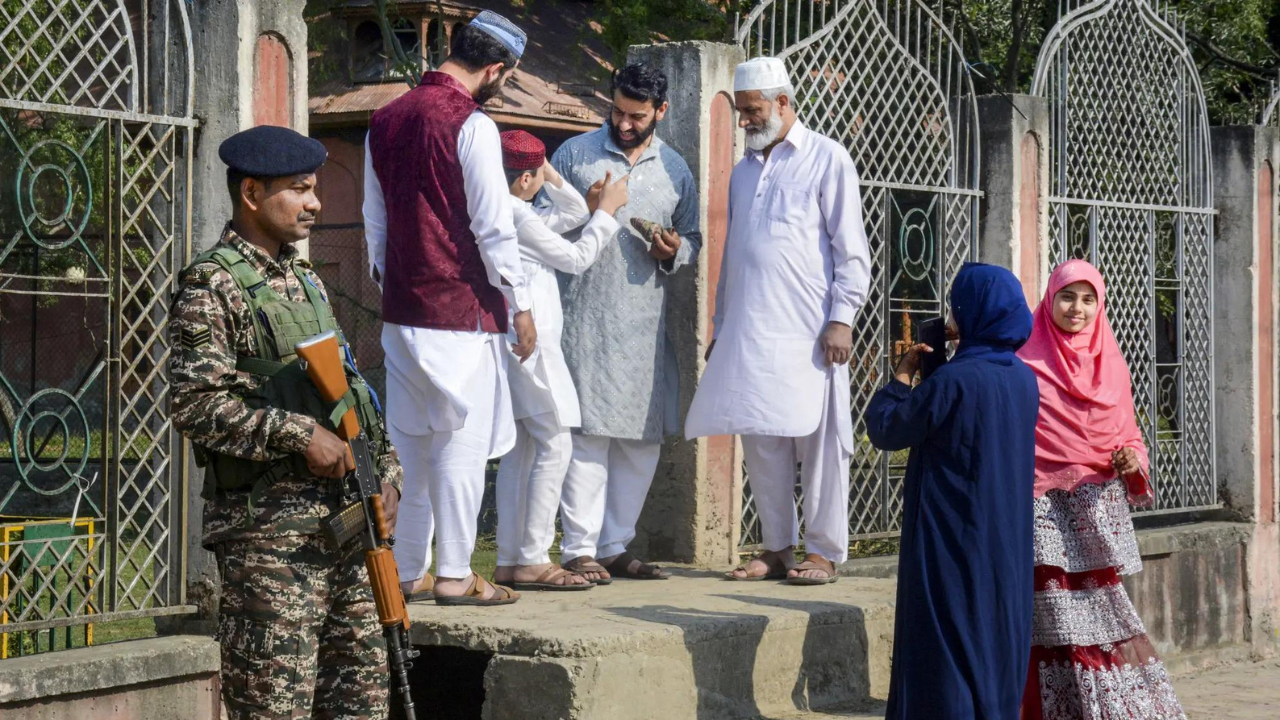 You are currently viewing Srinagar’s Jamia Masjid locked on Eid, Mirwaiz detained