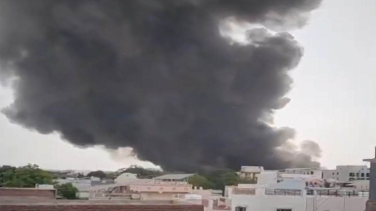 You are currently viewing Ahmedabad plane crash: Air India pilot gave Mayday call after takeoff; ATC response went unanswered