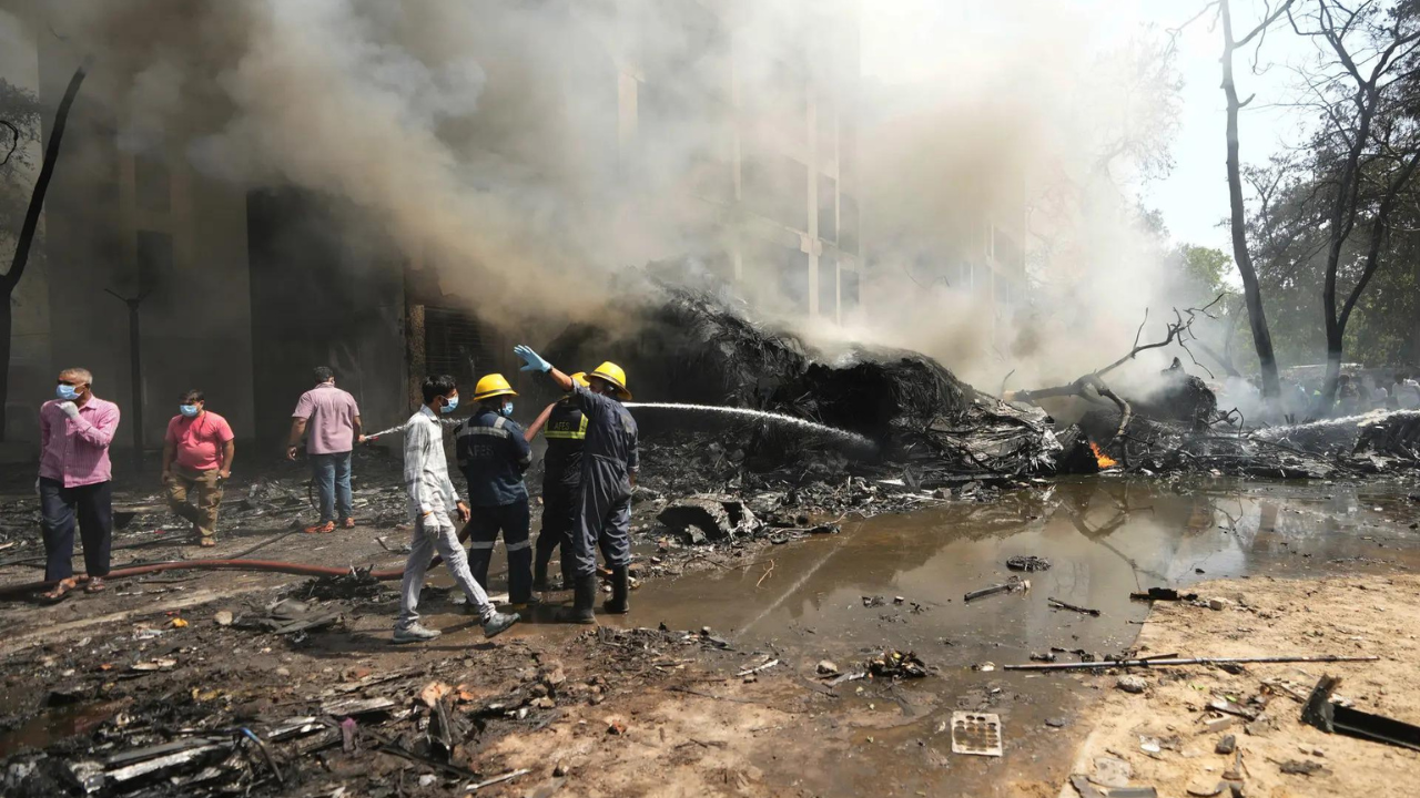 You are currently viewing Air India plane crash: Brits among dead, UK sends team to assist with crash probe