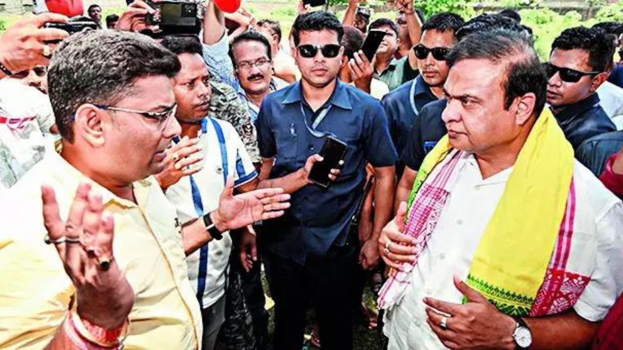 You are currently viewing Shoot-at-sight order at Assam border amid communal unrest