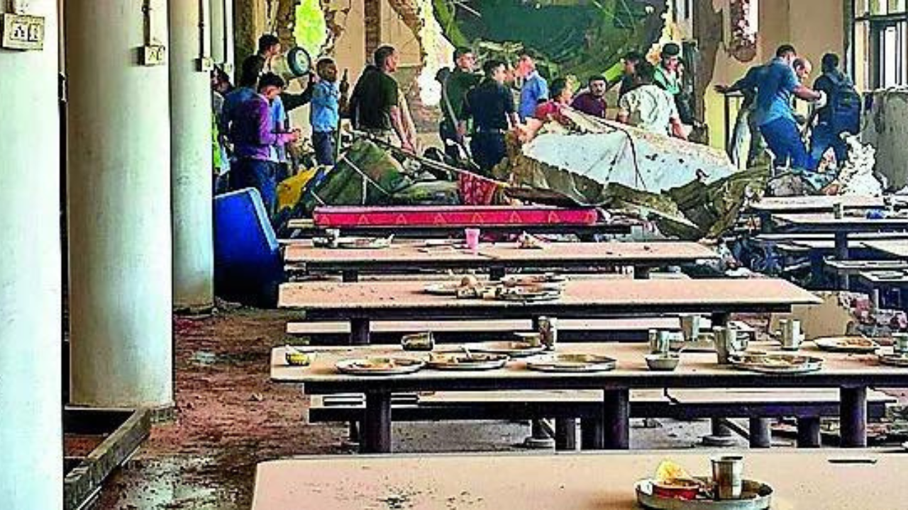 You are currently viewing Ahmedabad plane crash: Doctor identifies pregnant wife from mangalsutra