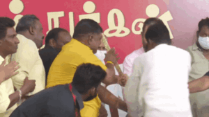 Read more about the article Onstage drama: Kamal Haasan loses cool after man gifts him a sword – video