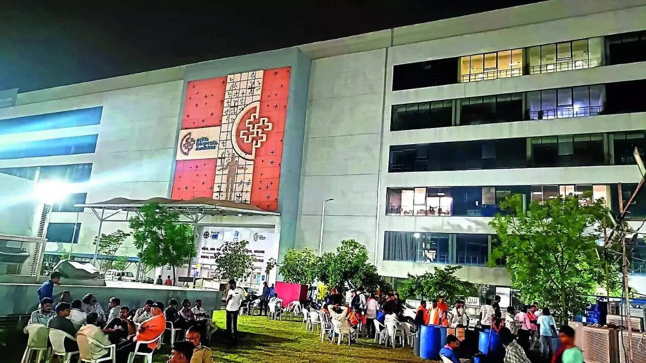 You are currently viewing Ahmedabad plane crash: Strange bedfellows gather to serve crash victims’ kin at hospital