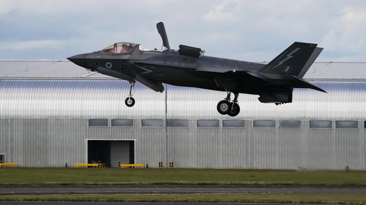 You are currently viewing British fighter jet makes emergency landing in Kerala: Low fuel allegedly forced diversion- report