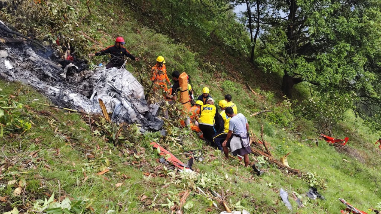 You are currently viewing Kedarnath crash: CM Dhami orders strict SOP for helicopter services- What led to crash that killed 7