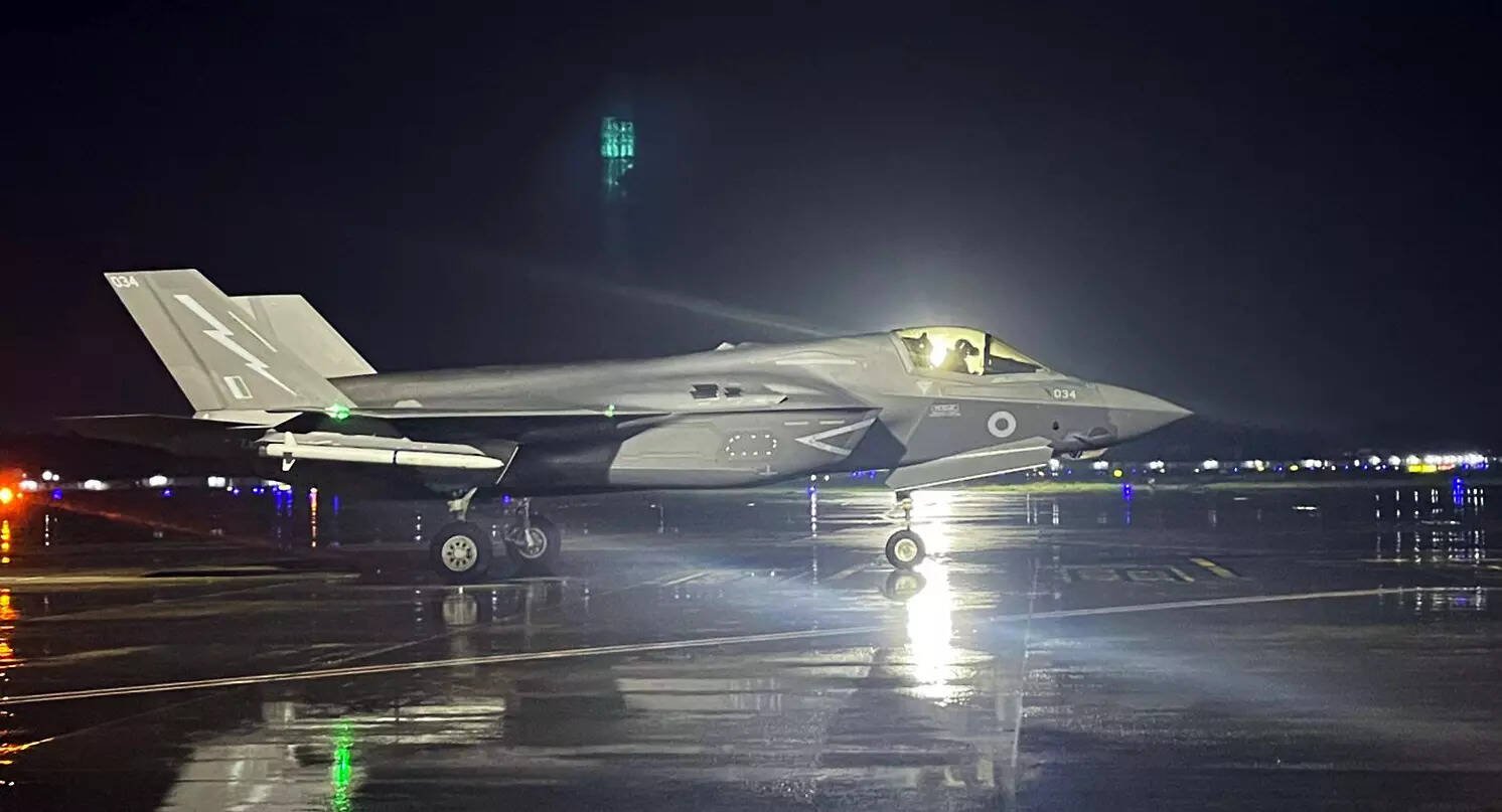 You are currently viewing IAF confirms emergency landing of UK’s F-35B fighter at Thiruvananthapuram airport, offers full support