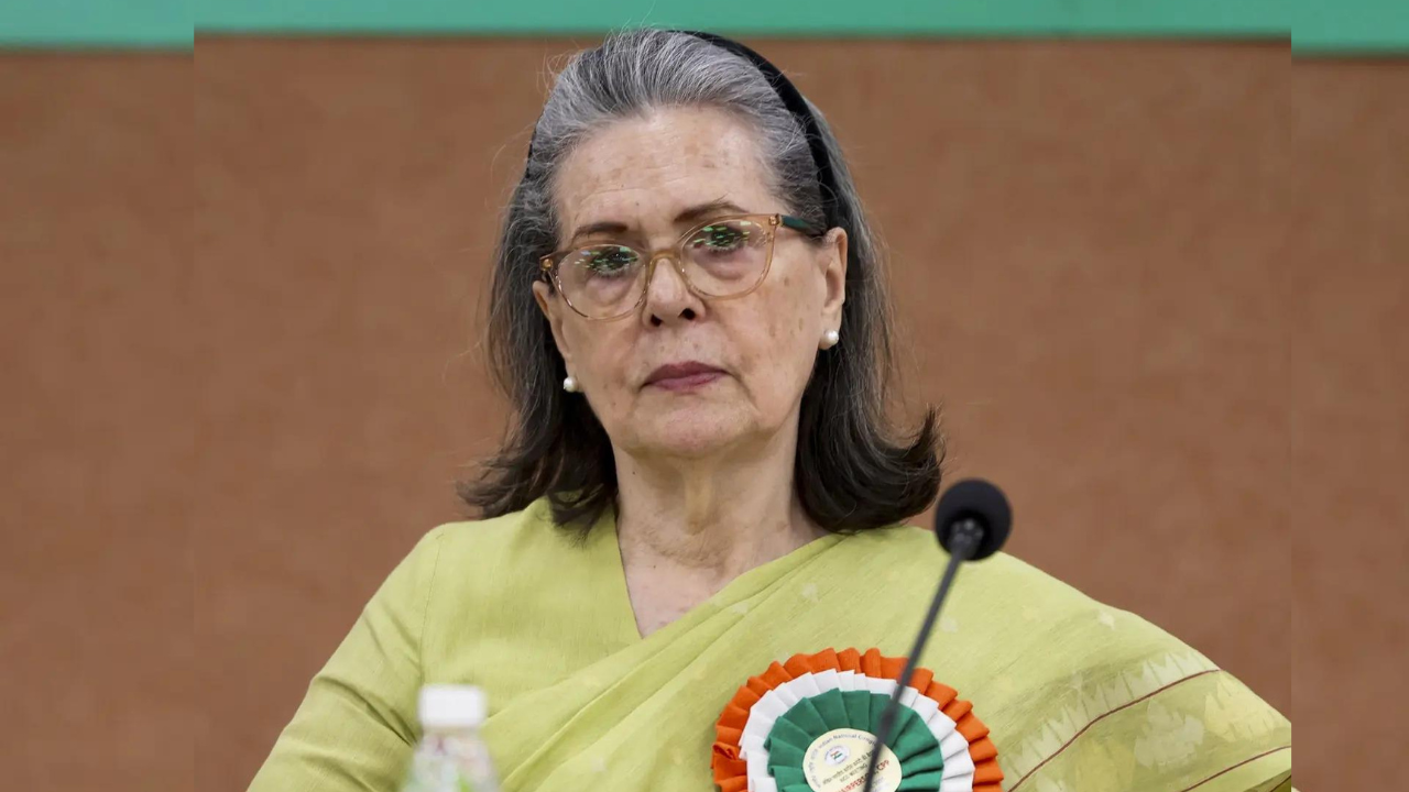 You are currently viewing ‘Disturbing departure from moral and diplomatic traditions’: Sonia Gandhi slams governments’ silence on Gaza and Iran conflict; calls it ‘surrender of values’