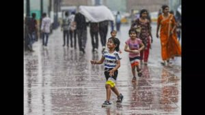 Read more about the article Delhi weather: Sudden rain brings relief to capital; IMD issues yellow alert