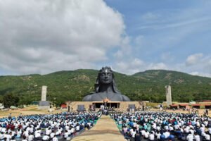 Read more about the article Tamil Nadu: Defence personnel perform Yoga in front of Adiyogi at Coimbatore’s Isha Yoga centre