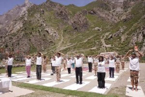 Read more about the article Yoga Day in Uttarakhand: UTDB organises Yoga sessions in border villages; students and army personnel join