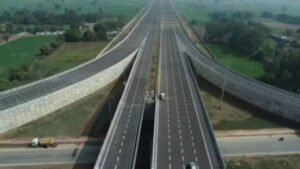 Read more about the article Govt to compensate highway operators, investors for losses due to annual pass scheme