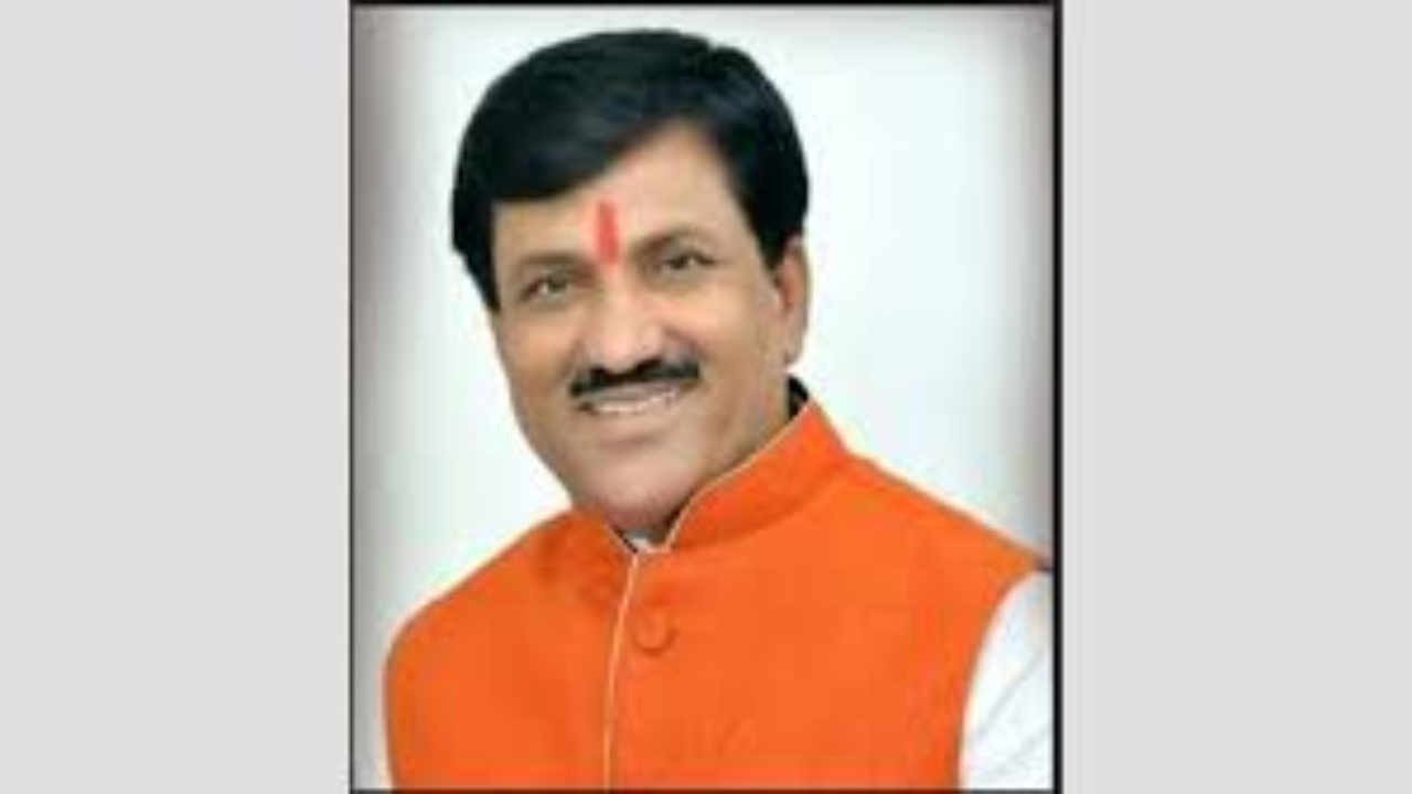You are currently viewing ‘Wearing clothes given by our govt & still targeting us’: Maharashtra BJP MLA stirs row