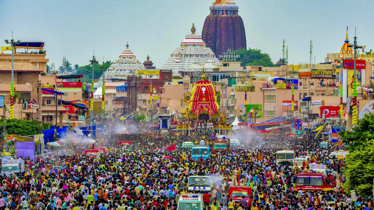 You are currently viewing Jagannath Rath Yatra stampede: Eye witnesses recall horror; ex-CM Patnaik blames ‘incompetence’ for deaths – top developments
