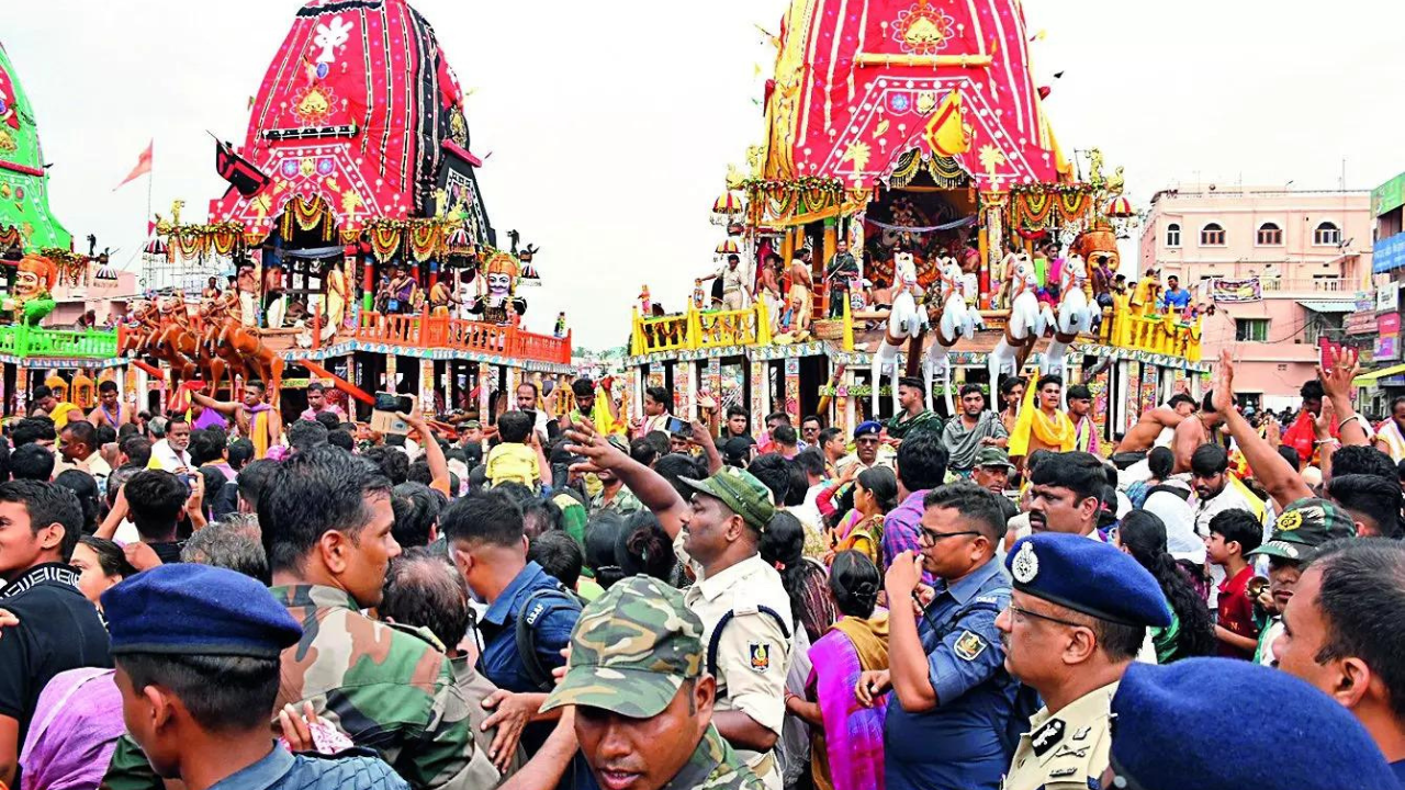 You are currently viewing Puri Rath Yatra stampede kills 3 as crowd swells to 20k outside temple