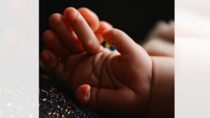 Read more about the article Mumbai horror: Woman abandons 15-day-old baby on local train; search for mother under way
