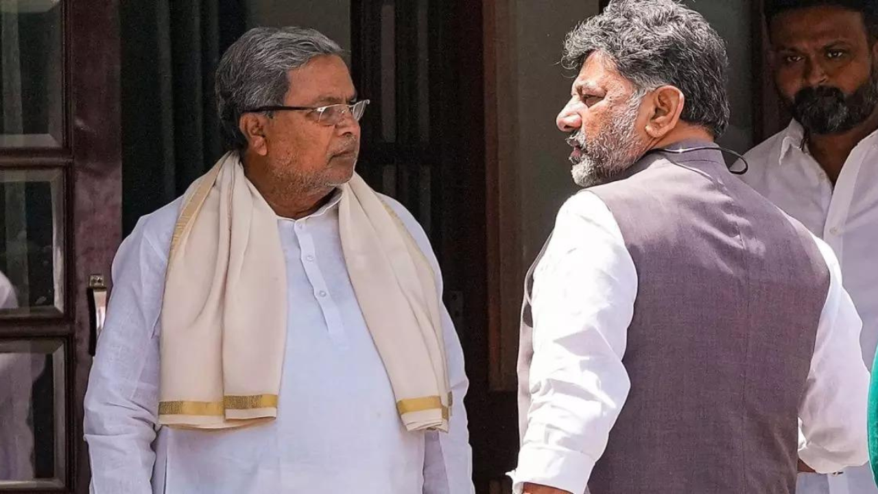 You are currently viewing Congress ‘unity show’ flatlines? DK Shivakumar backs Siddaramaiah; cites ‘no option’