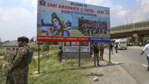 Read more about the article Amarnath Yatra: Police issues advisory; urges devotees to use designated convoys, arrive early for pilgrimage