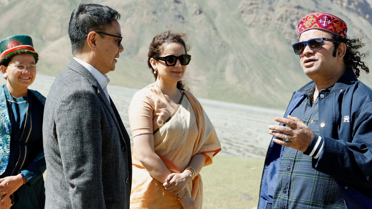 You are currently viewing Don’t miss! At 15,000 feet, Kiren Rijiju’s jamming session with Mohit Chauhan and Kangana Ranaut – Video