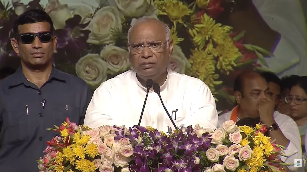 You are currently viewing ‘Modi ji, where are you?’: Kharge slams PM’s foreign policy, says ‘India surrounded by enemies on all corners’