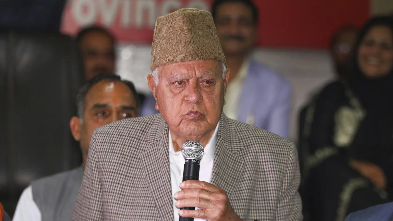 You are currently viewing Wearing keffiyeh, Farooq Abdullah joins Muharram procession