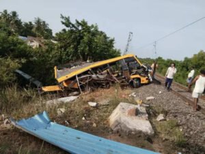 Read more about the article Tamil Nadu: Train hits school bus in Cuddalore; several children feared dead
