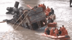 Read more about the article Watch: Rescue teams try to pull out truck after Gujarat bridge collapse; 10 dead, several injured