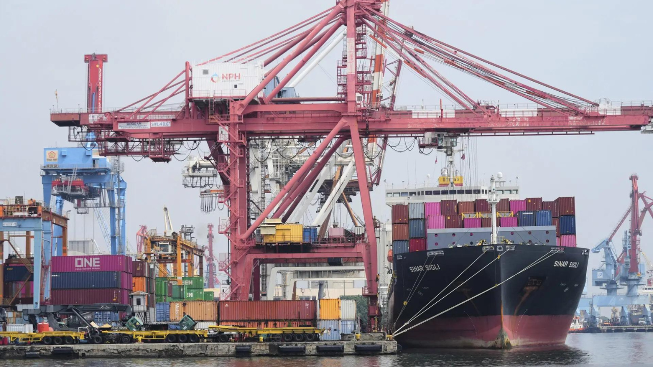 You are currently viewing India demands IMO probe into foreign cargo ship incidents