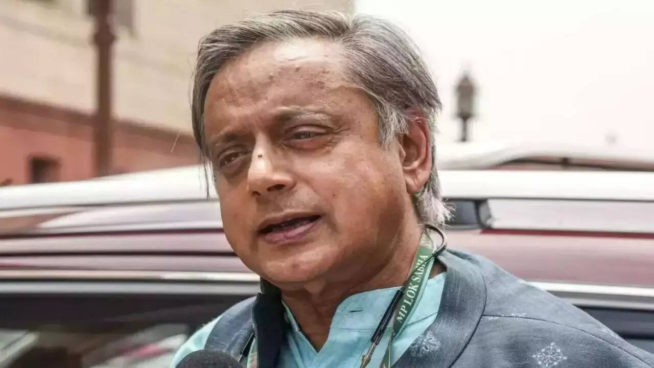 You are currently viewing ‘Pick party first’: Kerala Congress snubs Tharoor’s ‘CM ambition’; says praising PM Modi ‘not correct’