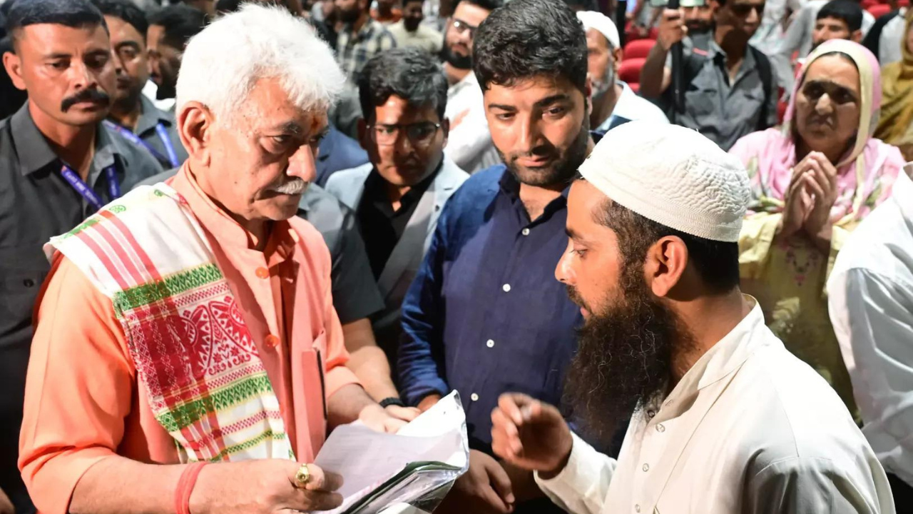 You are currently viewing Jammu and Kashmir Lt Governor Manoj Sinha hands over job letters to kin of terror victims