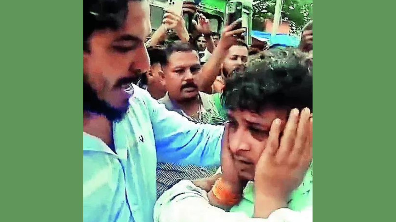 You are currently viewing Maharashtra: Uddhav Sena’s men trace & assault autowala over Marathi
