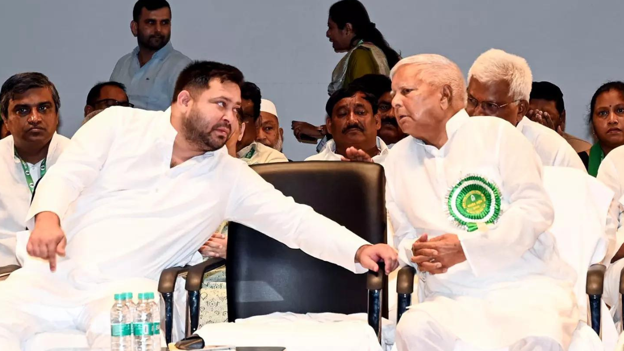 You are currently viewing ‘Would you like to hear lies?’ Lalu Yadav’s ‘electoral force’ jibe at PM Modi’s Bihar visit; shares cheeky poster