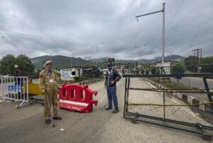 Read more about the article Amarnath Yatra resumes after daylong suspension