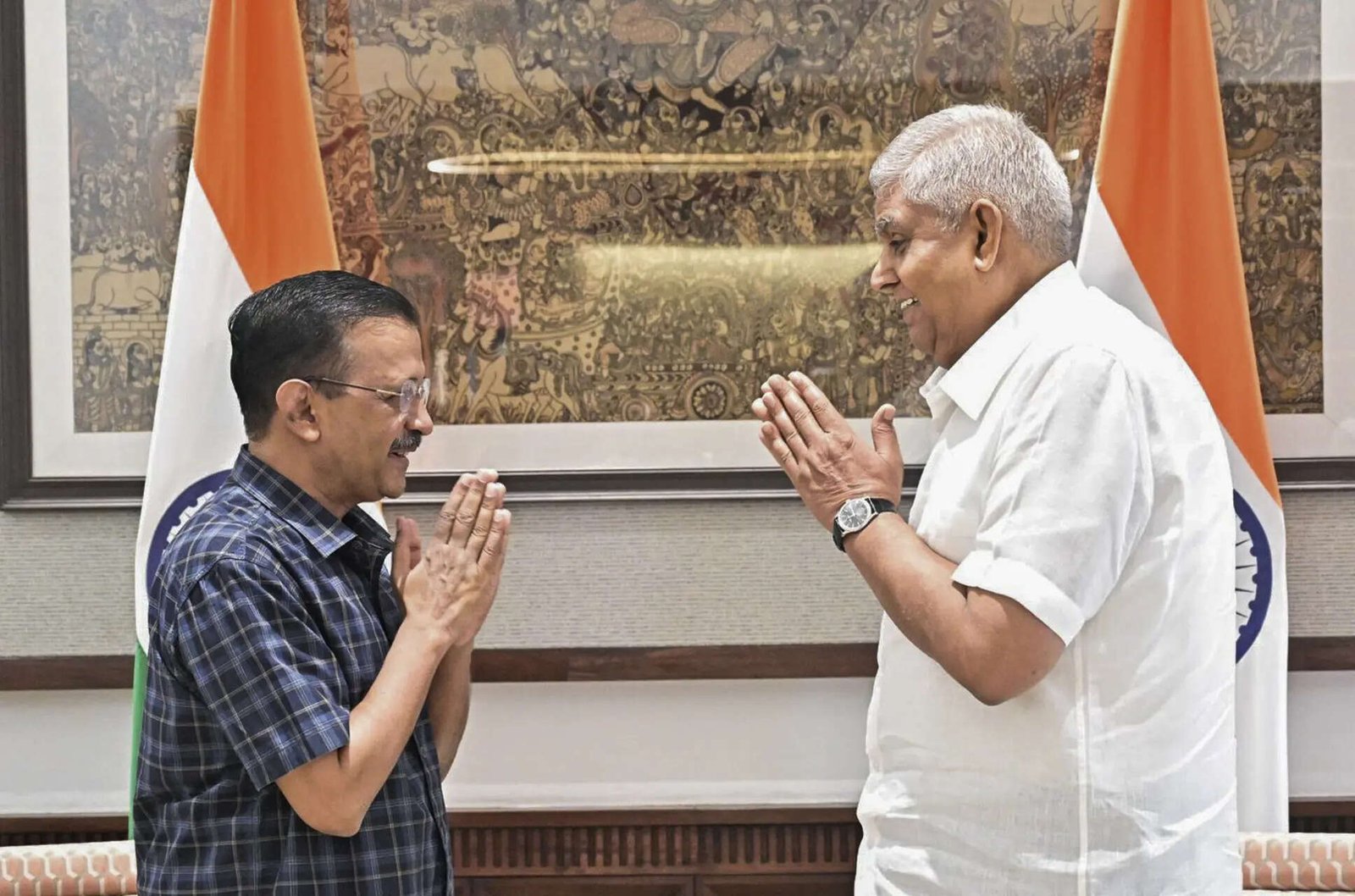 You are currently viewing Kejriwal meets Vice President Dhankhar, enquires about his health; visits Hemant Soren to check on ailing Shibu Soren