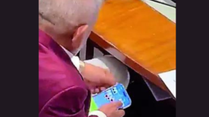 Read more about the article Videos of Maharashtra minister ‘playing rummy’ in House sparks row